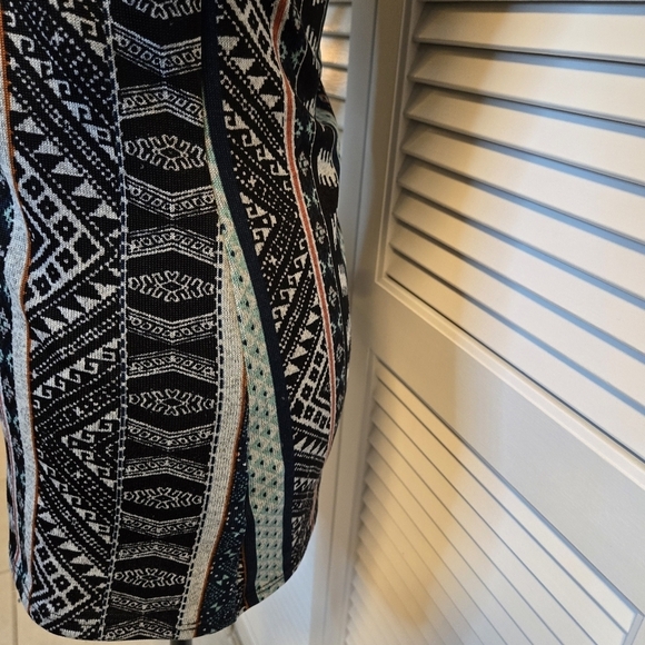 Living Doll Los Angeles Top XS Patterned A-Line Long Sleeve Aztec SW Print Boho - Picture 5 of 7